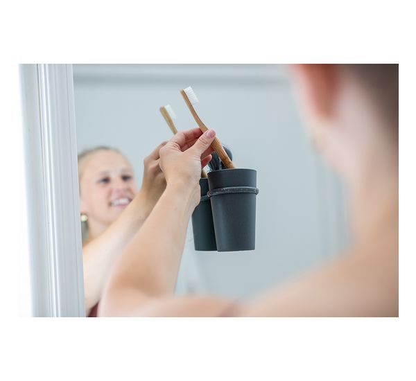 Стакан для зубных щеток на присоске Loop, Organic, темно-серый, Koziol, изображение 2