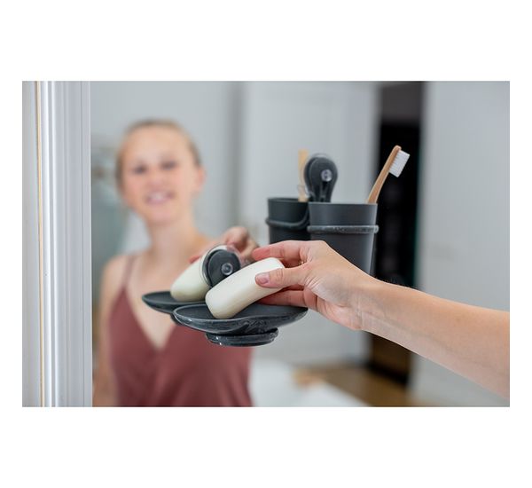 Стакан для зубных щеток на присоске Loop, Organic, темно-серый, Koziol, изображение 4