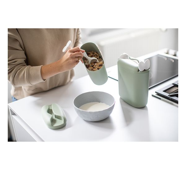 Банка для сыпучих продуктов с ложкой Hot Stuff, Organic, 1,5 л, зеленая, Koziol, изображение 4